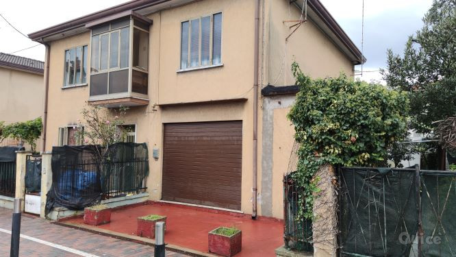 Ufficio /laboratorio in buono stato anche affitasi foto-10163