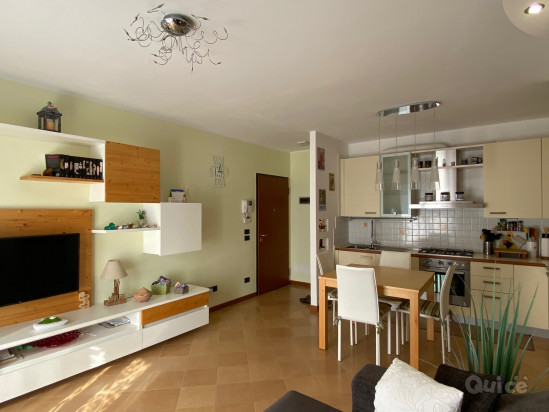 MOLTO LUMINOSO ED IN ECCELLENTE STATO D'USO foto-69741