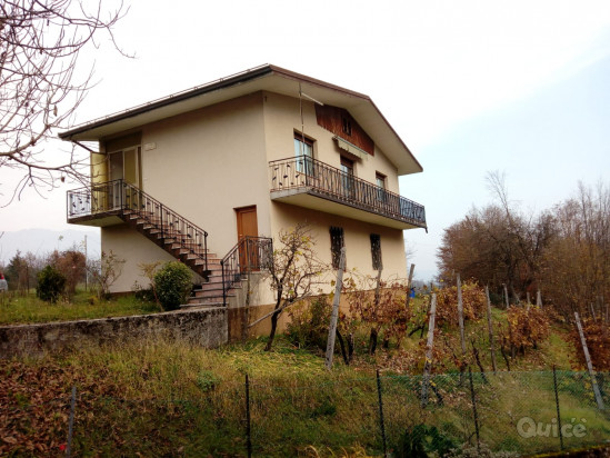 CASA SINGOLA IN POSIZIONE PANORAMICA E ASSOLATA foto-11330