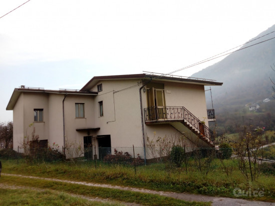 CASA SINGOLA IN POSIZIONE PANORAMICA E ASSOLATA foto-72967