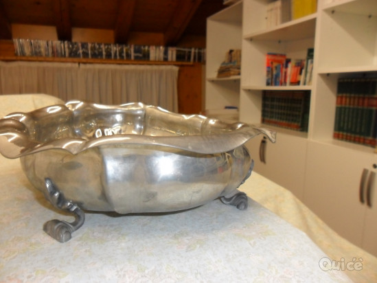 FRUTTIERA PORTAFRUTTA IN PELTRO LAVORATO A MANO CON PIEDINI DECORATIVI foto-82275