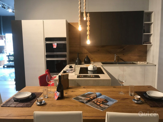 Cucina Oriente completa di tavolo foto-13828