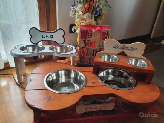 Porta ciotole in legno per cani e gatti foto-14552
