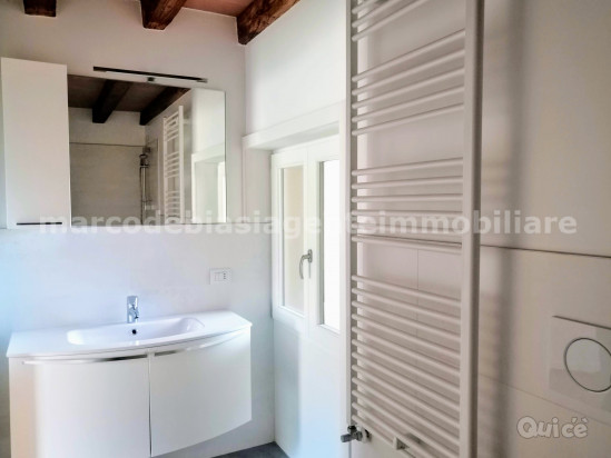 DUPLEX SU PALAZZETTO STORICO RISTRUTTURATO foto-105768