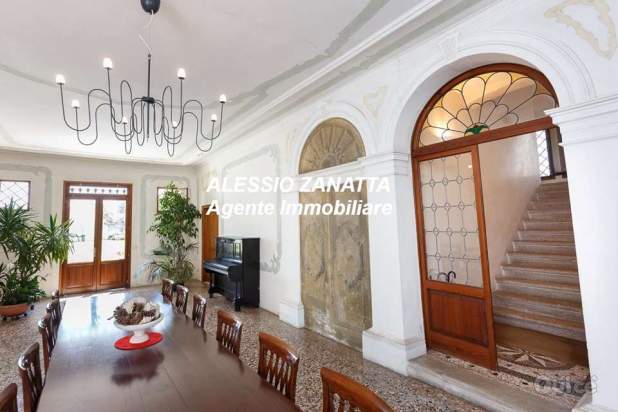 Bicamere ultimo piano in villa con parco secolare a San Biagio di Callalta foto-107892