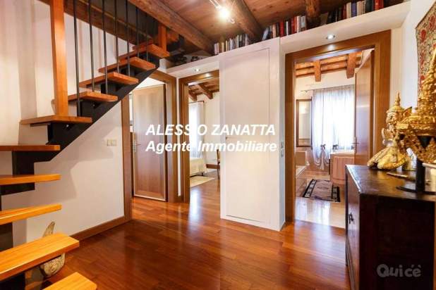 Bicamere ultimo piano in villa con parco secolare a San Biagio di Callalta foto-107910