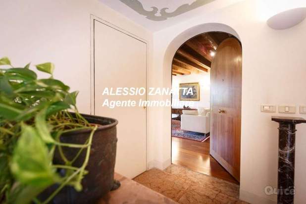 Bicamere ultimo piano in villa con parco secolare a San Biagio di Callalta foto-107894