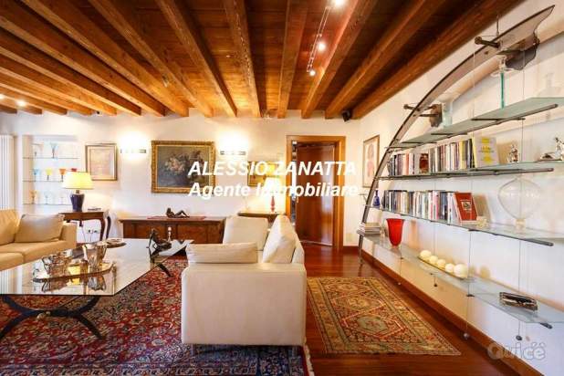 Bicamere ultimo piano in villa con parco secolare a San Biagio di Callalta foto-107896