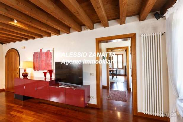 Bicamere ultimo piano in villa con parco secolare a San Biagio di Callalta foto-107904