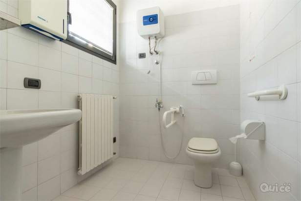 SPAZIO COMMERCIALE IN POSIZIONE STRATEGICA a Treviso foto-107946