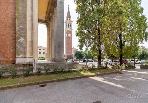 SPAZIO COMMERCIALE IN POSIZIONE STRATEGICA a Treviso foto-107932