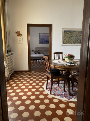 Villa del 900 con annesso capannone foto-130015