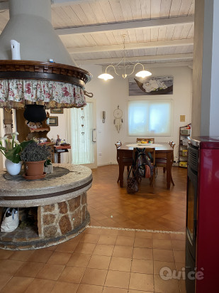 Villa del 900 con annesso capannone foto-130017