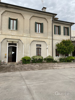 Villa del 900 con annesso capannone foto-17533