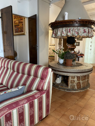 Villa del 900 con annesso capannone foto-130014