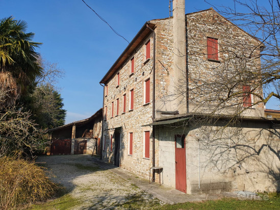 PRIVATO vende rustico da ristrutturare foto-18044