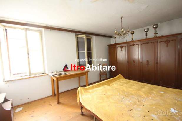 Porzione di testa in corte da ristrutturare. Grand a Borgo Valbelluna foto-153047