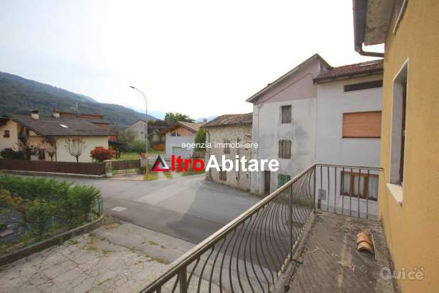 Porzione di testa in corte da ristrutturare. Grand a Borgo Valbelluna foto-153052