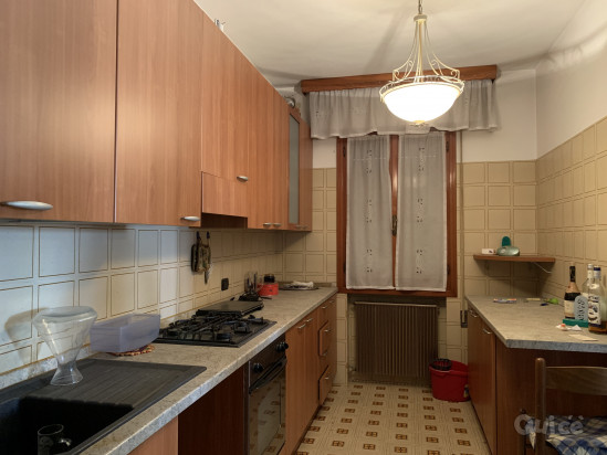 APPARTAMENTO TRE CAMERE CON ANNESSI AUTOFFICINA E NEGOZIO foto-23651