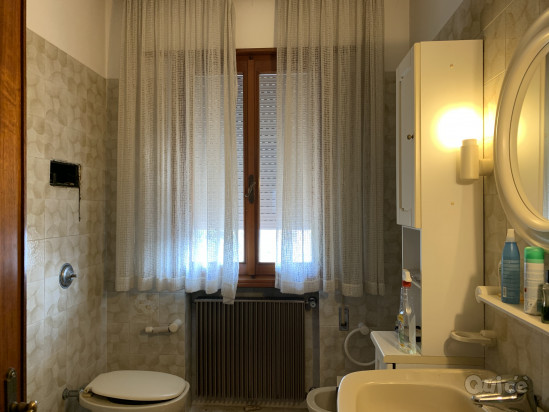 APPARTAMENTO TRE CAMERE CON ANNESSI AUTOFFICINA E NEGOZIO foto-191084