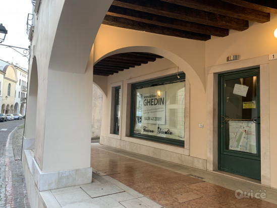 Negozio in zona di pregio storico foto-16586