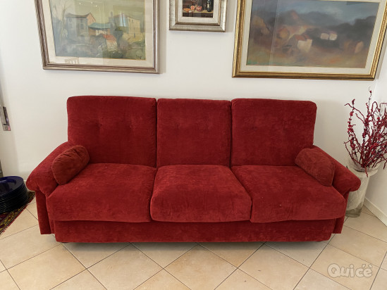Divano a tre posti in velluto rosso  foto-25791