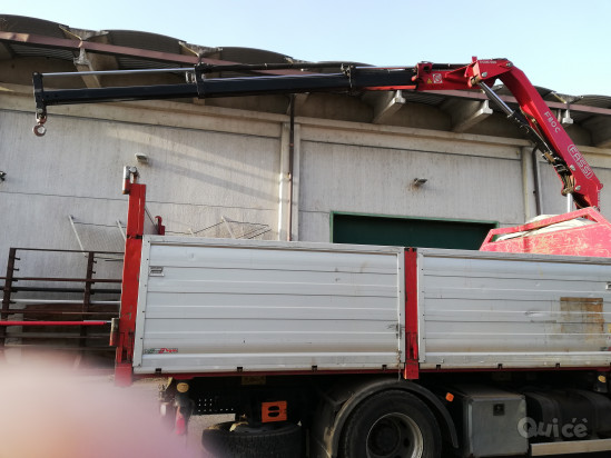 Vendesi autocarro ribaltabile con gru foto-251001