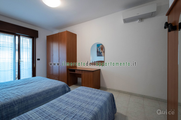 Lignano, ampio trilocale con doppi servizi, posizione centrale foto-267027