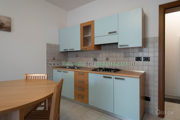 Lignano, ampio trilocale con doppi servizi, posizione centrale foto-30693