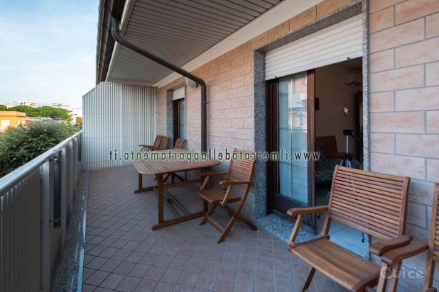 Lignano, ampio trilocale con doppi servizi, posizione centrale foto-267028