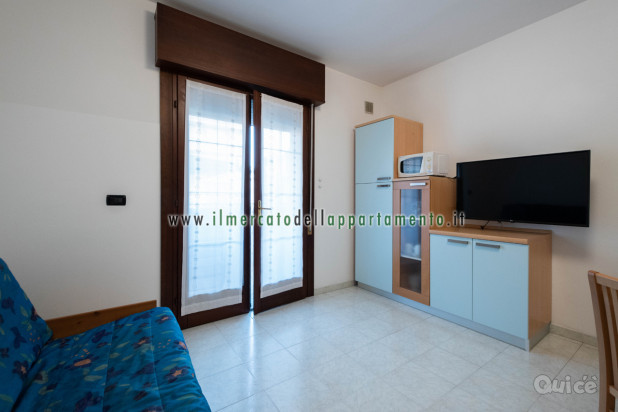 Lignano, ampio trilocale con doppi servizi, posizione centrale foto-267024