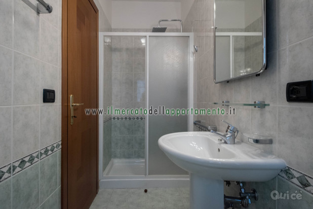 Lignano, ampio trilocale con doppi servizi, posizione centrale foto-267035