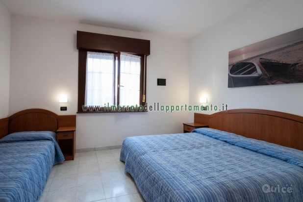 Lignano, ampio trilocale con doppi servizi, posizione centrale foto-267032