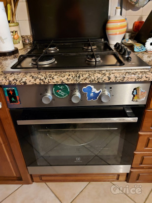 Cucina con forno ancora in garanzia foto-267513