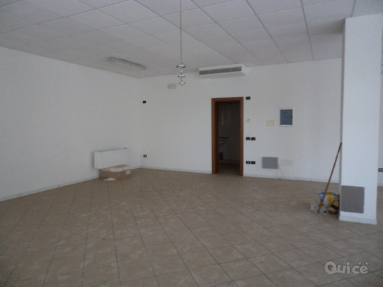 CONEGLIANO - COLLEGIO IMMACOLATA . UFFICIO - NEGOZIO RECENTE COSTRUZIONE 100 MQ foto-338767