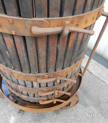 Torchio antico con ruote foto-340056