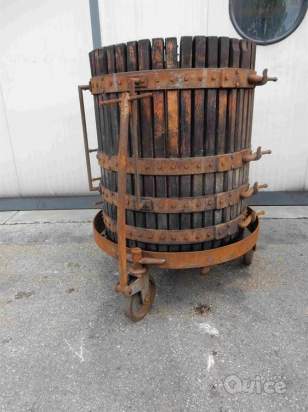 Torchio antico con ruote foto-340054