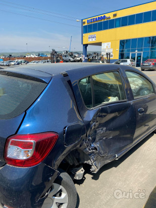 dacia sandero per pezzi di ricambio foto-4051