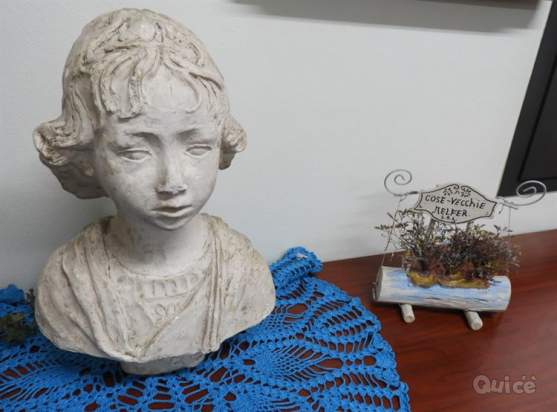 Busto / Volto in gesso fanciulla mezzo busto foto-351293