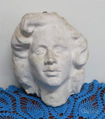 Volto / Busto di donna in gesso da appendere foto-40595