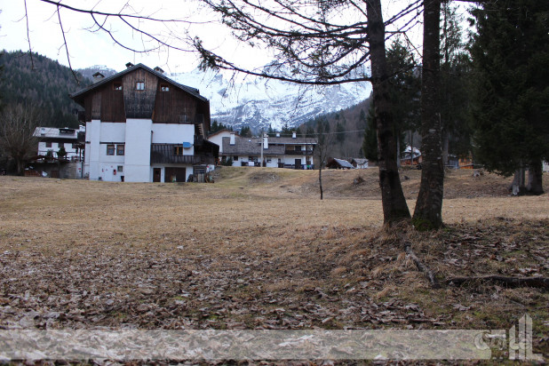 RIF. 529 - TERRENO EDIFICABILE RESIDENZIALE A FORNO DI ZOLDO foto-23466