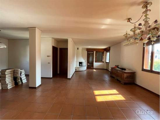 APPARTAMENTO CON SPLENDIDO TERRAZZO AI FRATI a Vittorio Veneto foto-368401