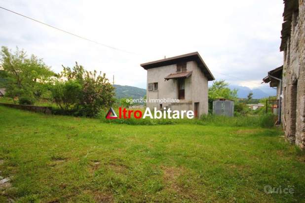 Porzioni terra-cielo da ristrutt. con 7500mq di t. a Borgo Valbelluna foto-380087