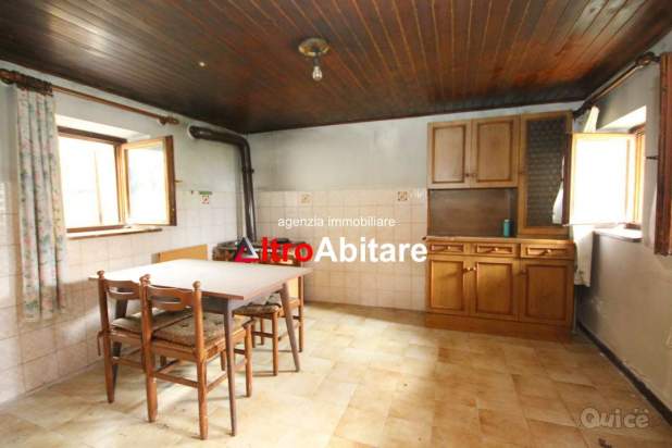 Porzioni terra-cielo da ristrutt. con 7500mq di t. a Borgo Valbelluna foto-380084