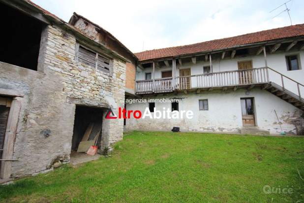 Porzioni terra-cielo da ristrutt. con 7500mq di t. a Borgo Valbelluna foto-380082