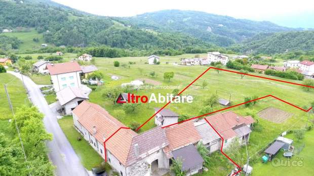 Porzioni terra-cielo da ristrutt. con 7500mq di t. a Borgo Valbelluna foto-380078