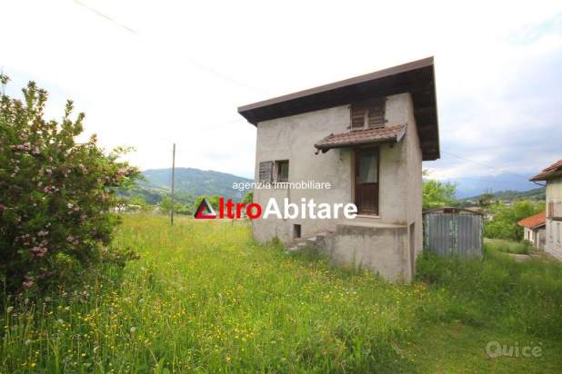 Porzioni terra-cielo da ristrutt. con 7500mq di t. a Borgo Valbelluna foto-380094