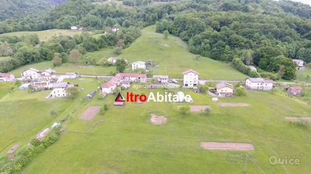 Porzioni terra-cielo da ristrutt. con 7500mq di t. a Borgo Valbelluna foto-380080