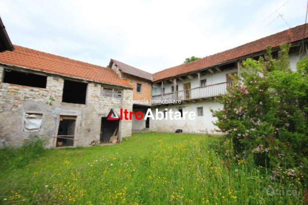 Porzioni terra-cielo da ristrutt. con 7500mq di t. a Borgo Valbelluna foto-380079