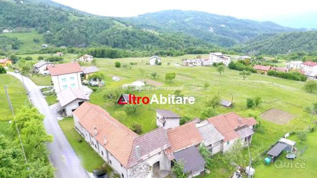 Porzioni terra-cielo da ristrutt. con 7500mq di t. a Borgo Valbelluna foto-380093